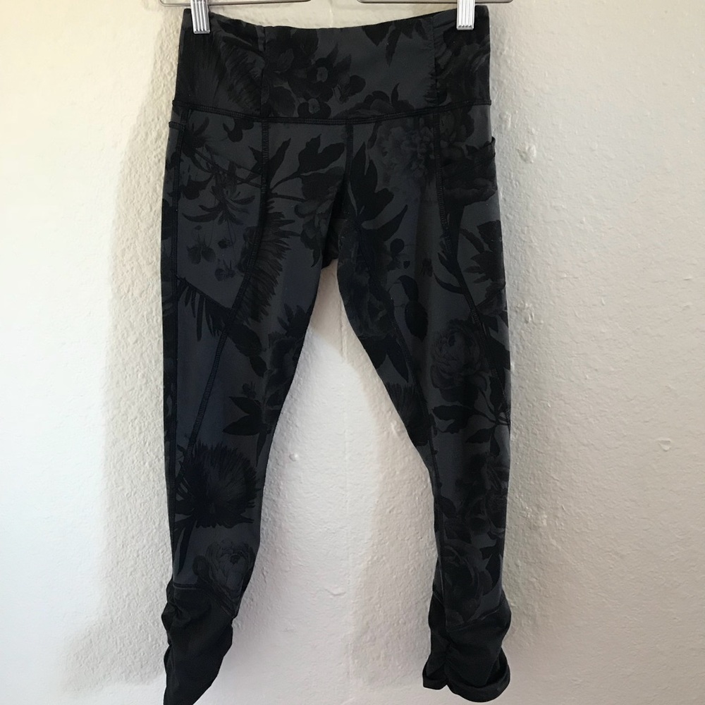 Lululemon Black grey floral print cropped legging